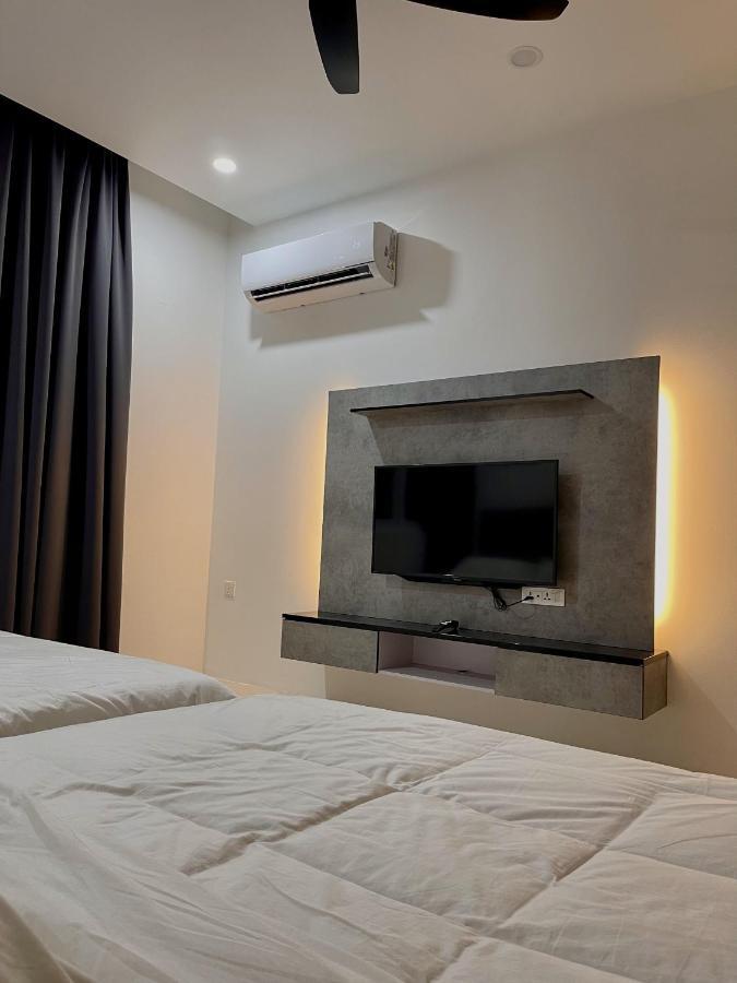 Cozzzy Hut @ Riverine Diamond Kuching Bagian luar foto