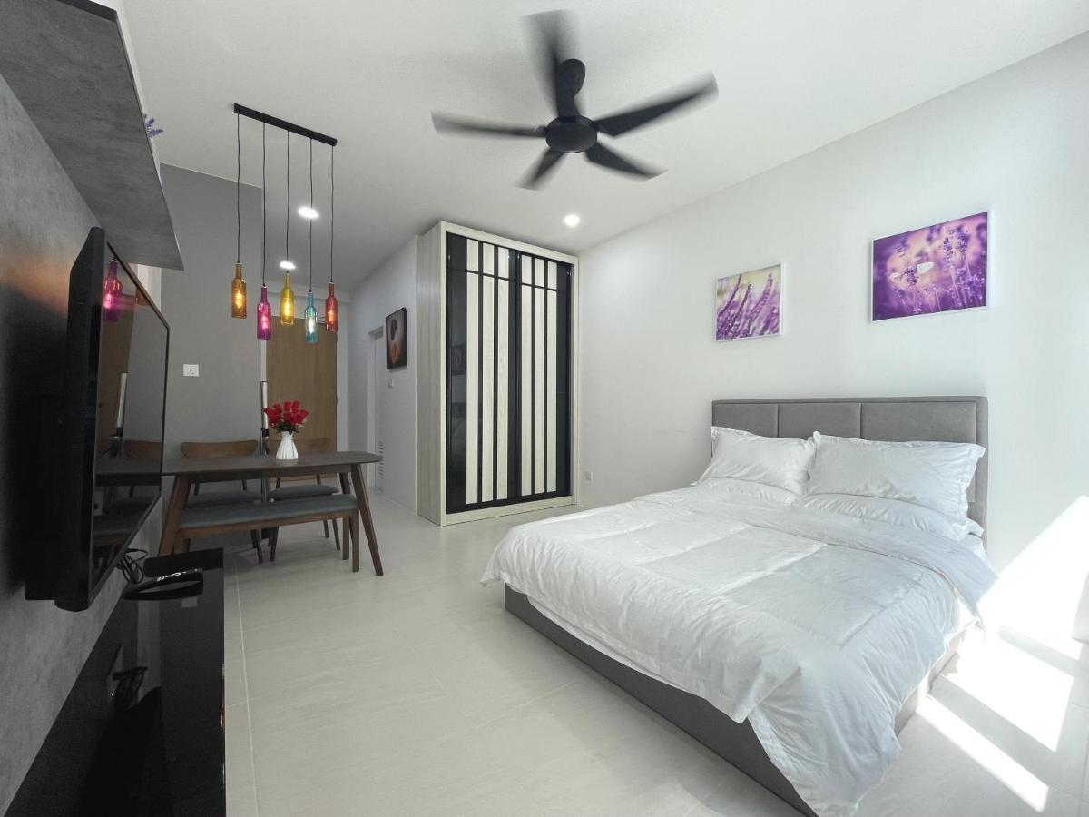 Cozzzy Hut @ Riverine Diamond Kuching Bagian luar foto