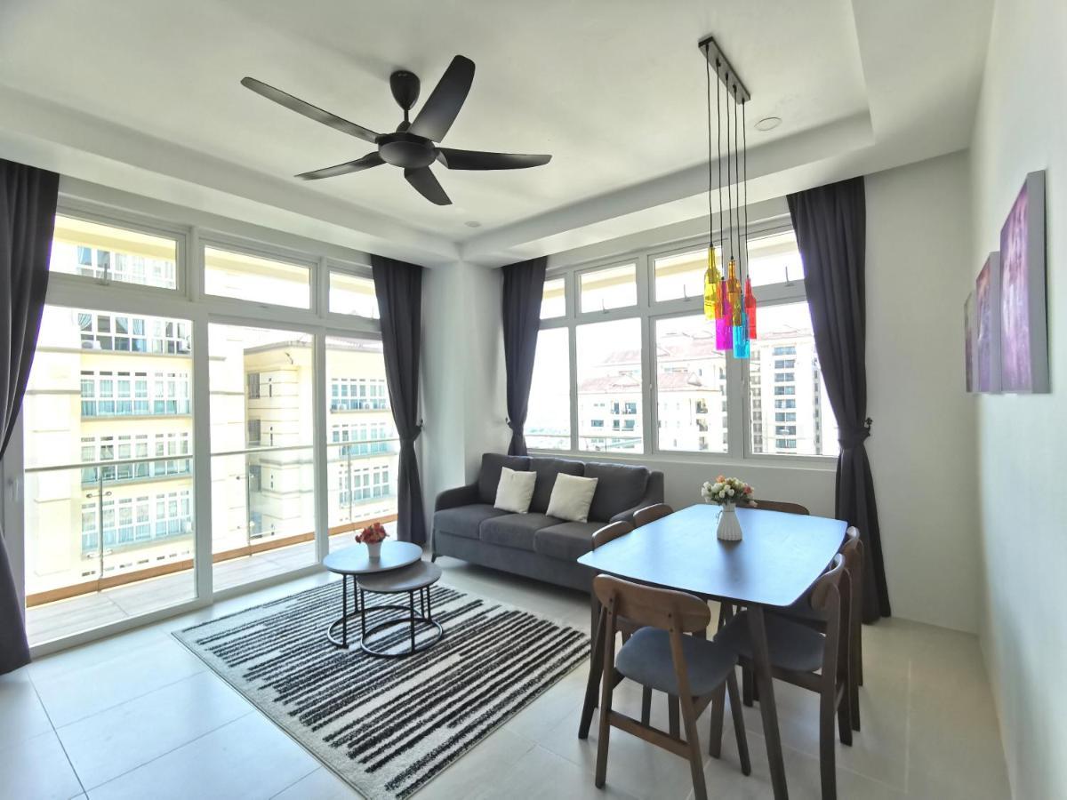 Cozzzy Hut @ Riverine Diamond Kuching Bagian luar foto