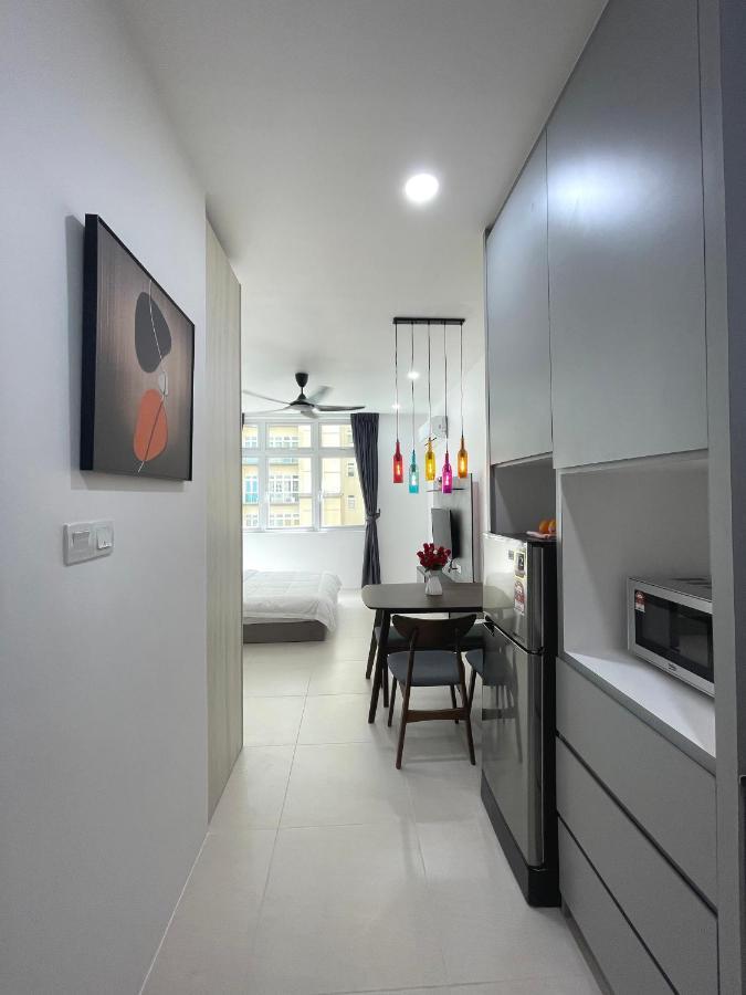 Cozzzy Hut @ Riverine Diamond Kuching Bagian luar foto