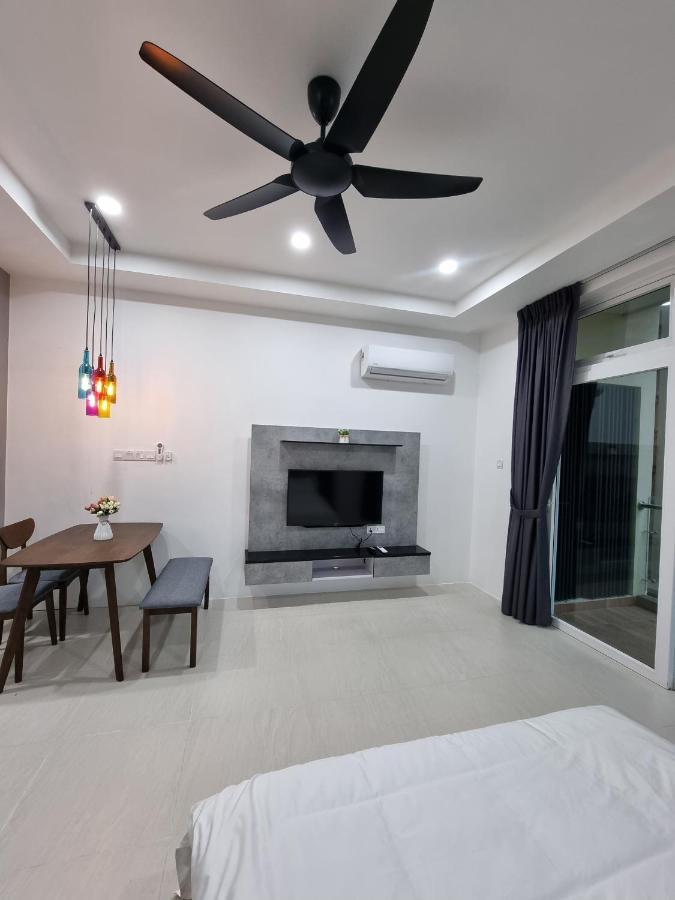 Cozzzy Hut @ Riverine Diamond Kuching Bagian luar foto