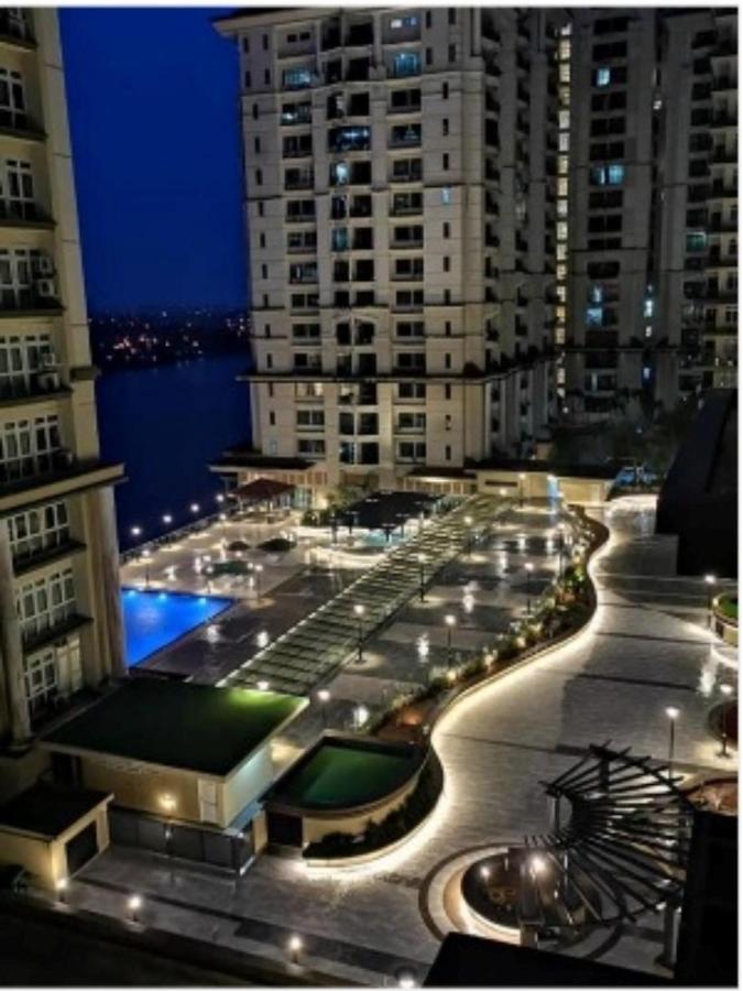Cozzzy Hut @ Riverine Diamond Kuching Bagian luar foto