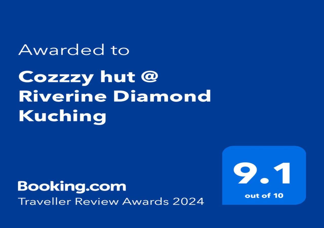 Cozzzy Hut @ Riverine Diamond Kuching Bagian luar foto