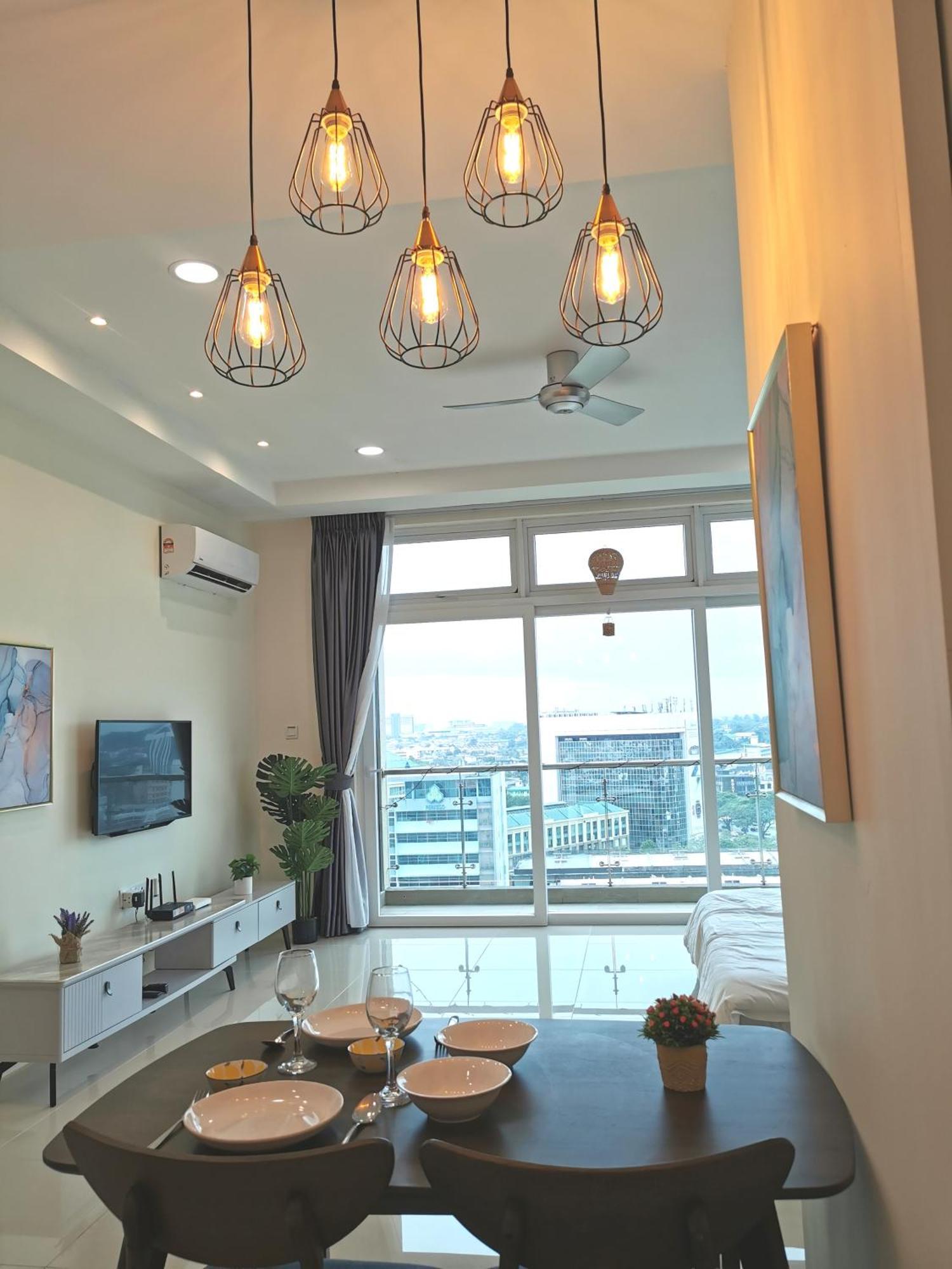 Cozzzy Hut @ Riverine Diamond Kuching Bagian luar foto